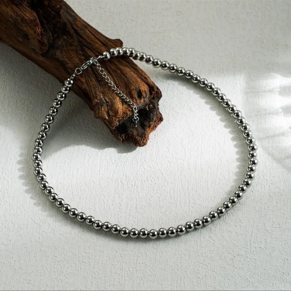 Silver beaded necklace - Picture 1 of 1